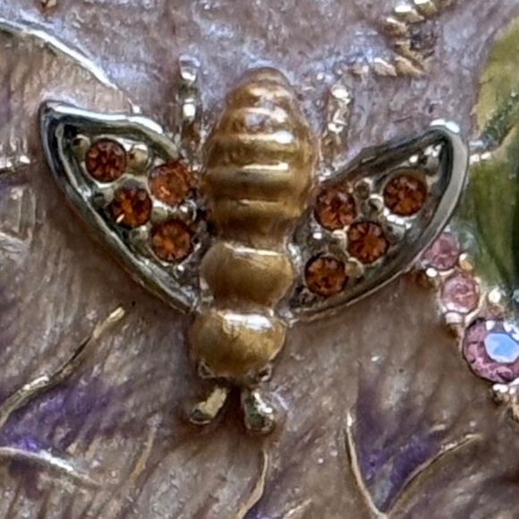 VINTAGE Compact Pastel Enamel Rhinestones Flower Bee Dragonfly Victorian - Picture 4 of 9
